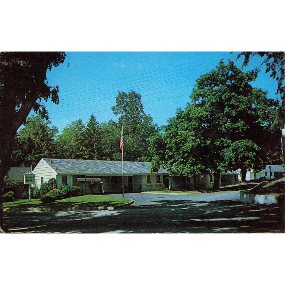 Vintage 1964 Happy Hollow Motel Plymouth Massachusetts Postcard Yankee Colour - Picture 1 of 2